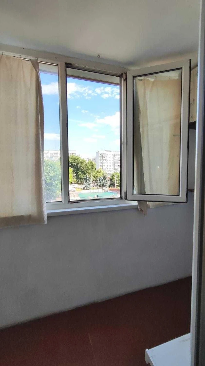 Продам 2-комнатную квартиру в новом кирпичном доме на Таировая.