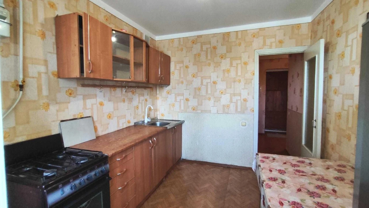 Продам 2-комнатную квартиру в новом кирпичном доме на Таировая.
