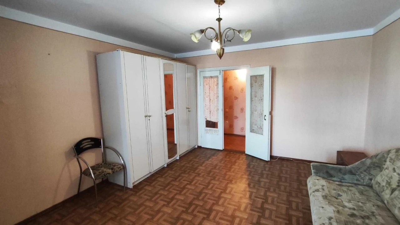 Продам 2-комнатную квартиру в новом кирпичном доме на Таировая.