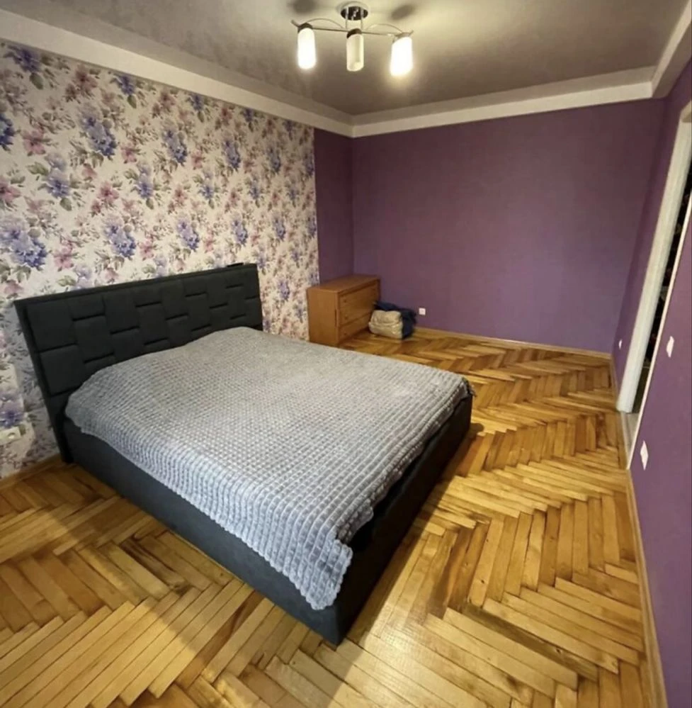 For Sale: 1 room, center, 3rd floor, OWNER