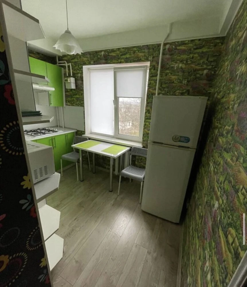 For Sale: 1 room, center, 3rd floor, OWNER