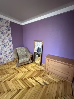 For Sale: 1 room, center, 3rd floor, OWNER