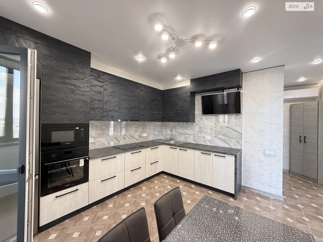 Long-Term Rental Apartment Near the Estate