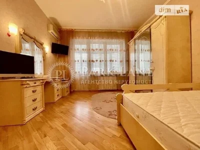 Sale of 3-room apartment 130 sq. m on Volodymyr Ivasyuk Ave. 8