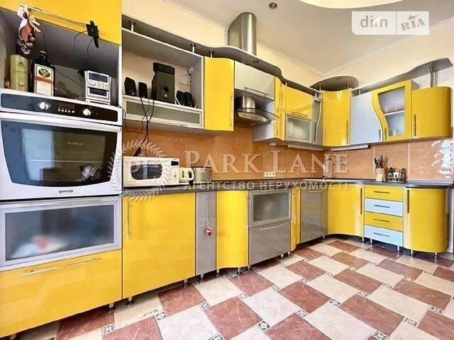 Sale of 3-room apartment 130 sq. m on Volodymyr Ivasyuk Ave. 8