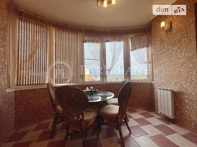 Sale of 3-room apartment 130 sq. m on Volodymyr Ivasyuk Ave. 8