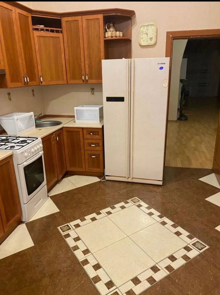 For Sale: Spacious 3-bedroom apartment.
