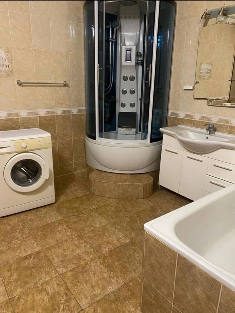 For Sale: Spacious 3-bedroom apartment.
