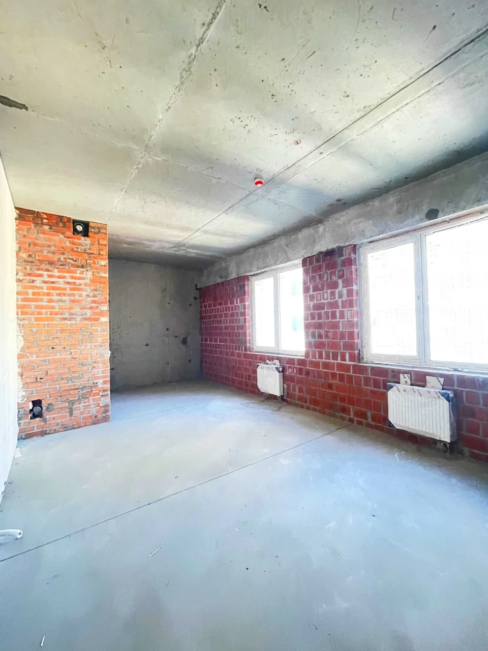 3-bedroom apartment 108.3 sq m, unfinished, in the Alter residential complex