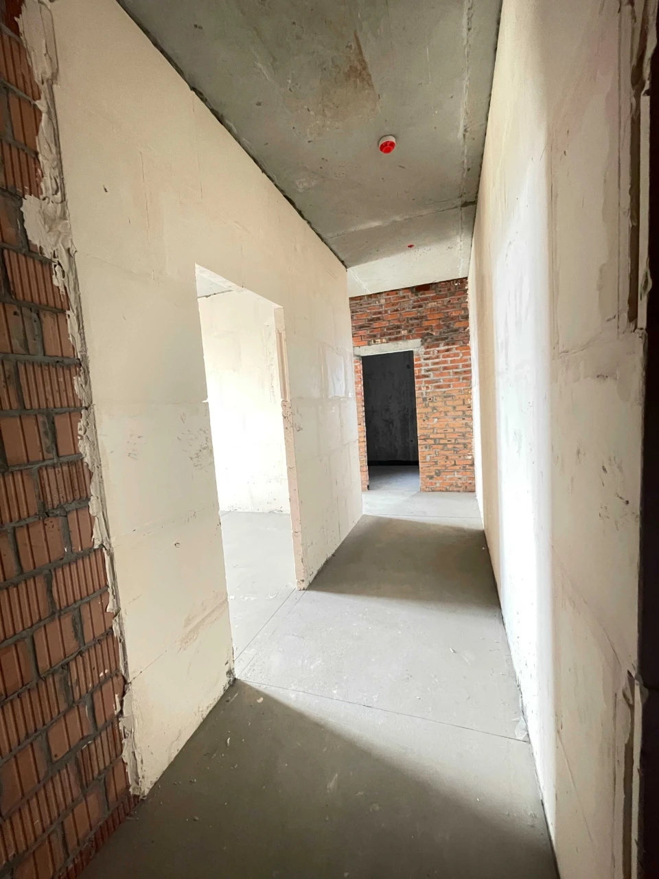 3-bedroom apartment 108.3 sq m, unfinished, in the Alter residential complex