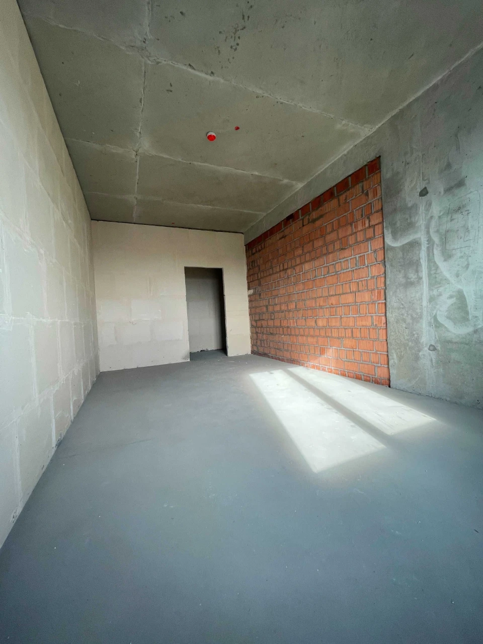 3-bedroom apartment 108.3 sq m, unfinished, in the Alter residential complex