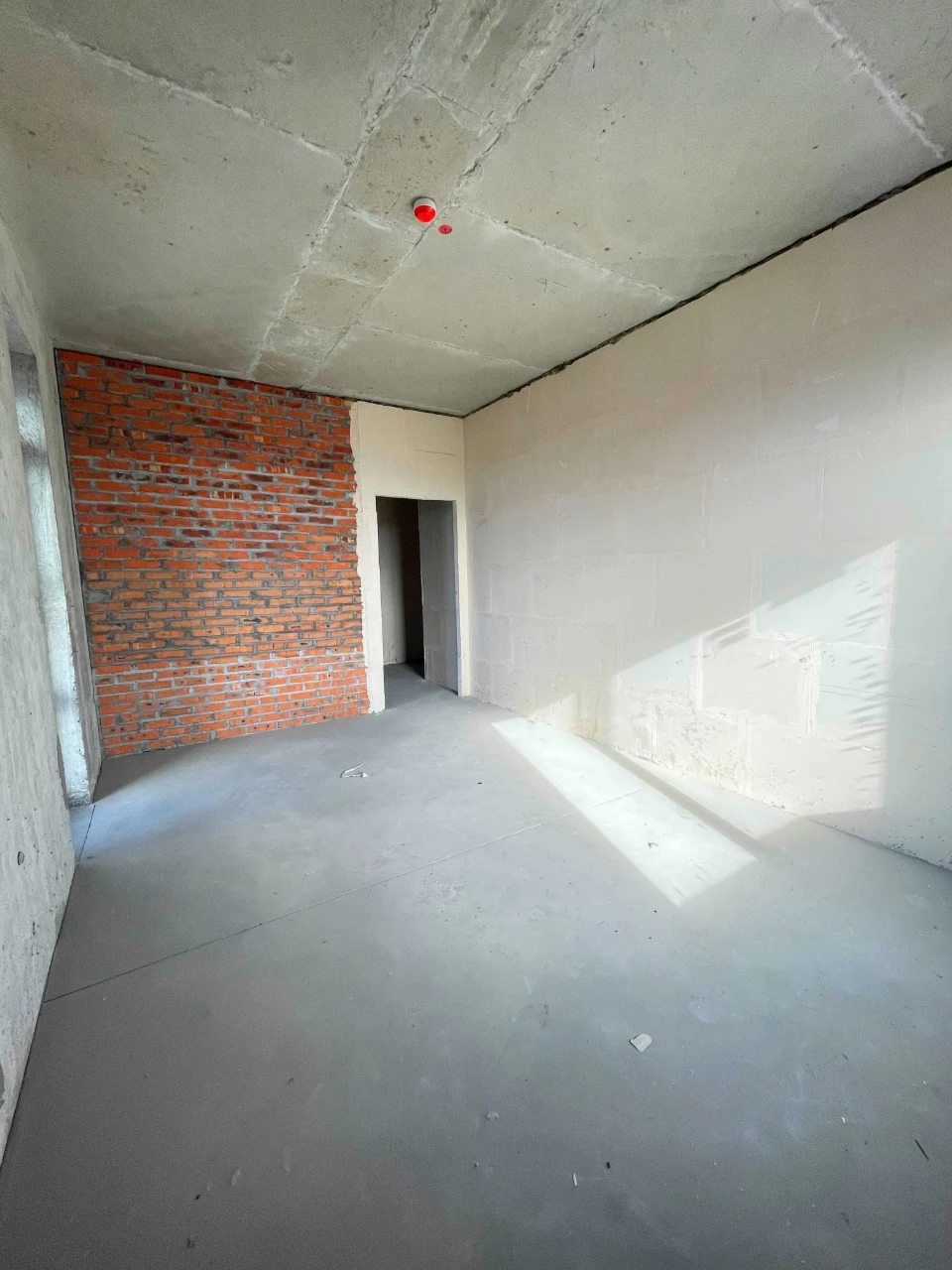 3-bedroom apartment 108.3 sq m, unfinished, in the Alter residential complex