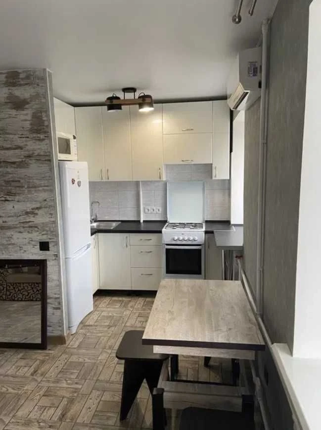 1 комната, капитальный ремонт, кухня 21 м2, Слобожанский (Газета ПРАВДИ)