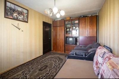 1-room apartment for sale near the Kharkivska and Vyrlytsia metro stations