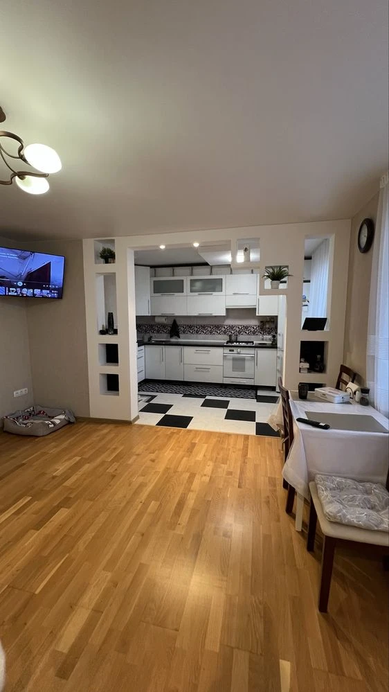 82 sq.m of your space / 4-room apartment with major renovation