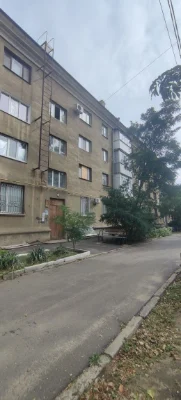 Продається 2-кімнатна квартира, вул. 8 Марта 105