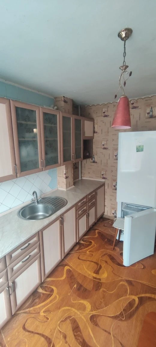 Продається 2-кімнатна квартира, вул. 8 Марта 105
