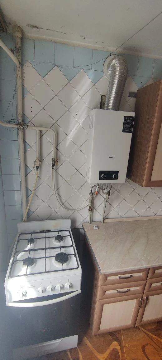 Продається 2-кімнатна квартира, вул. 8 Марта 105