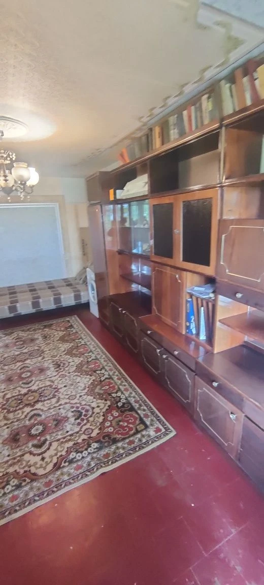 Продається 2-кімнатна квартира, вул. 8 Марта 105