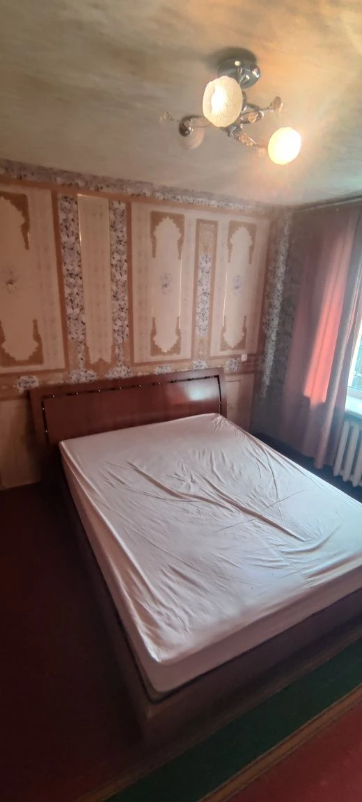 Продається 2-кімнатна квартира, вул. 8 Марта 105