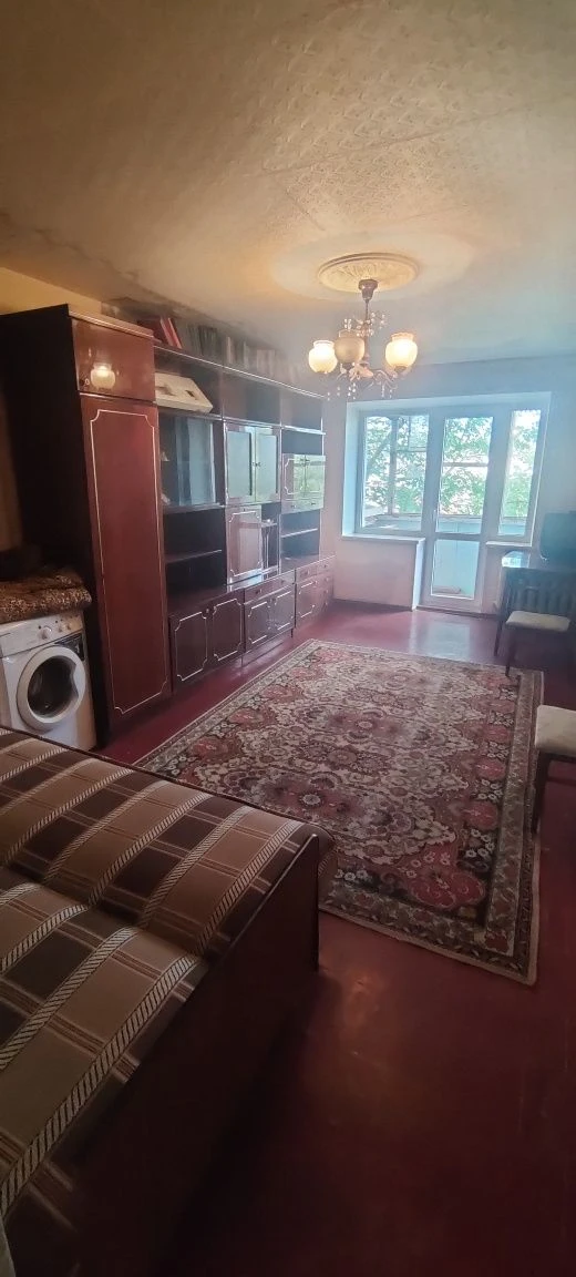 Продається 2-кімнатна квартира, вул. 8 Марта 105