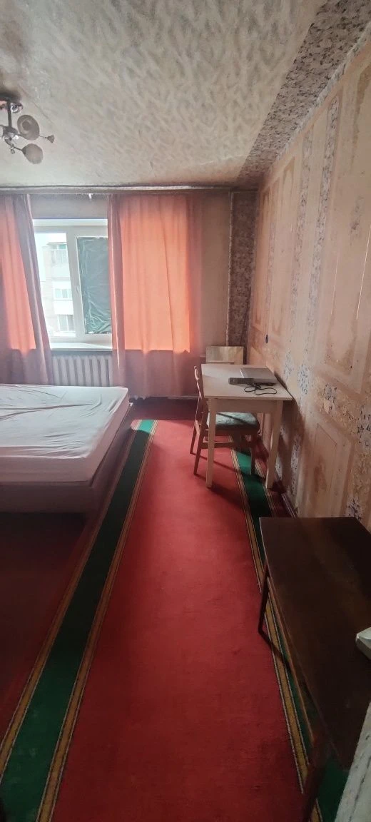 Продається 2-кімнатна квартира, вул. 8 Марта 105