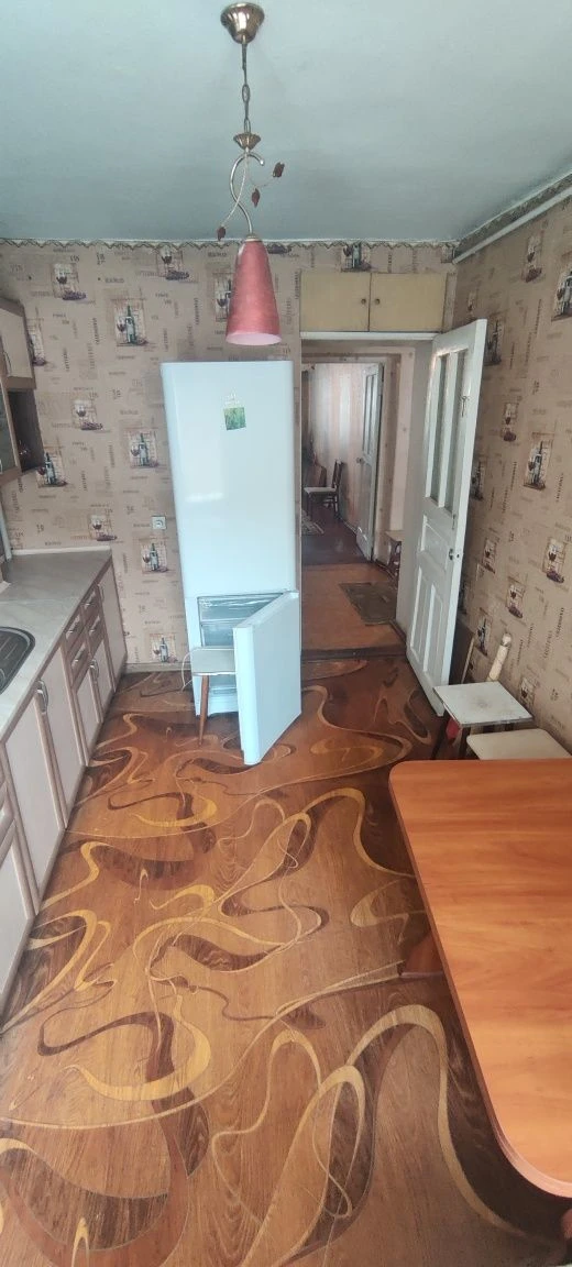 Продається 2-кімнатна квартира, вул. 8 Марта 105