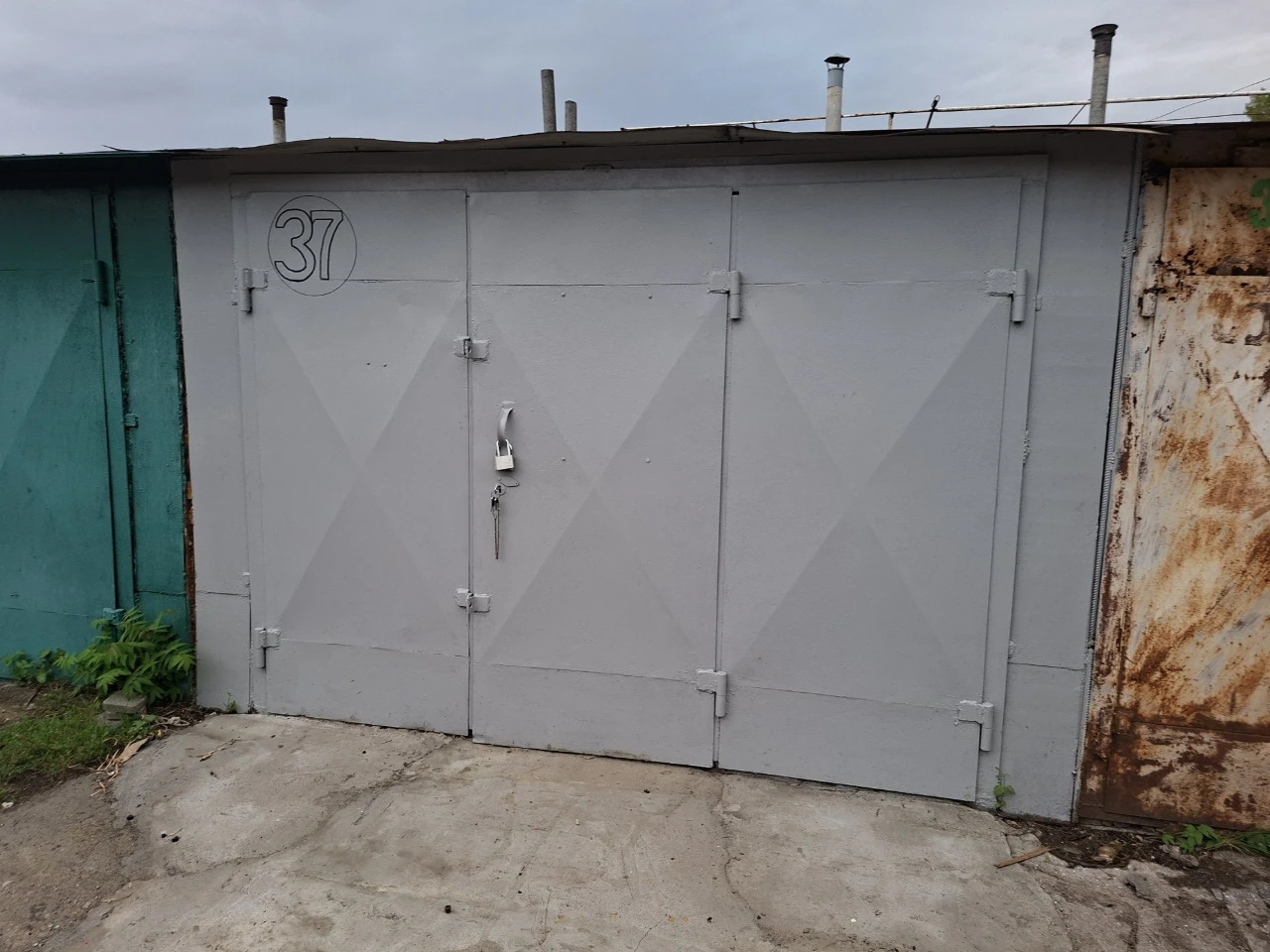 For Sale/Rent for a Long Term: Garage