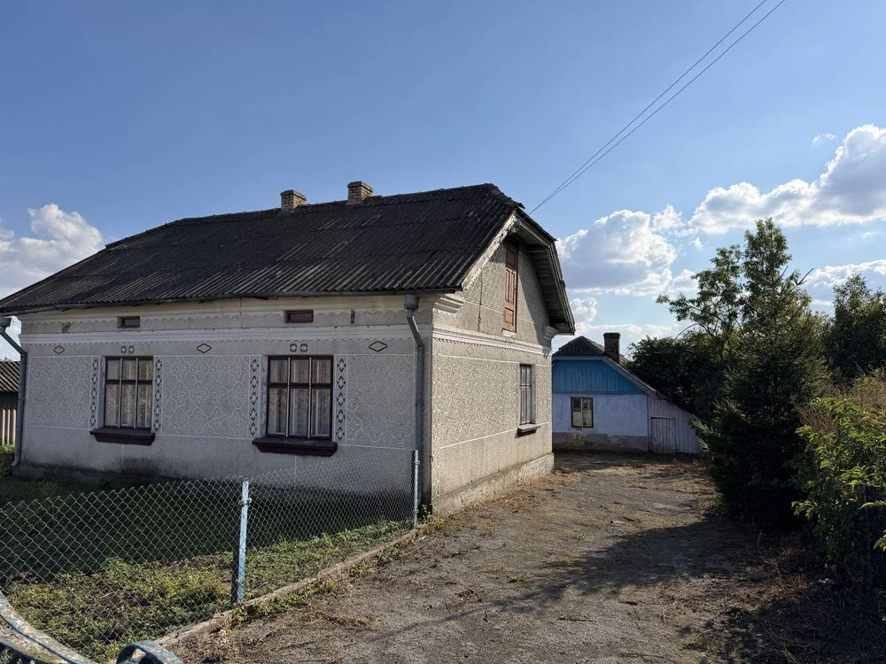 House for Sale in the Village of Marynivka, Ternopil District, 20 km