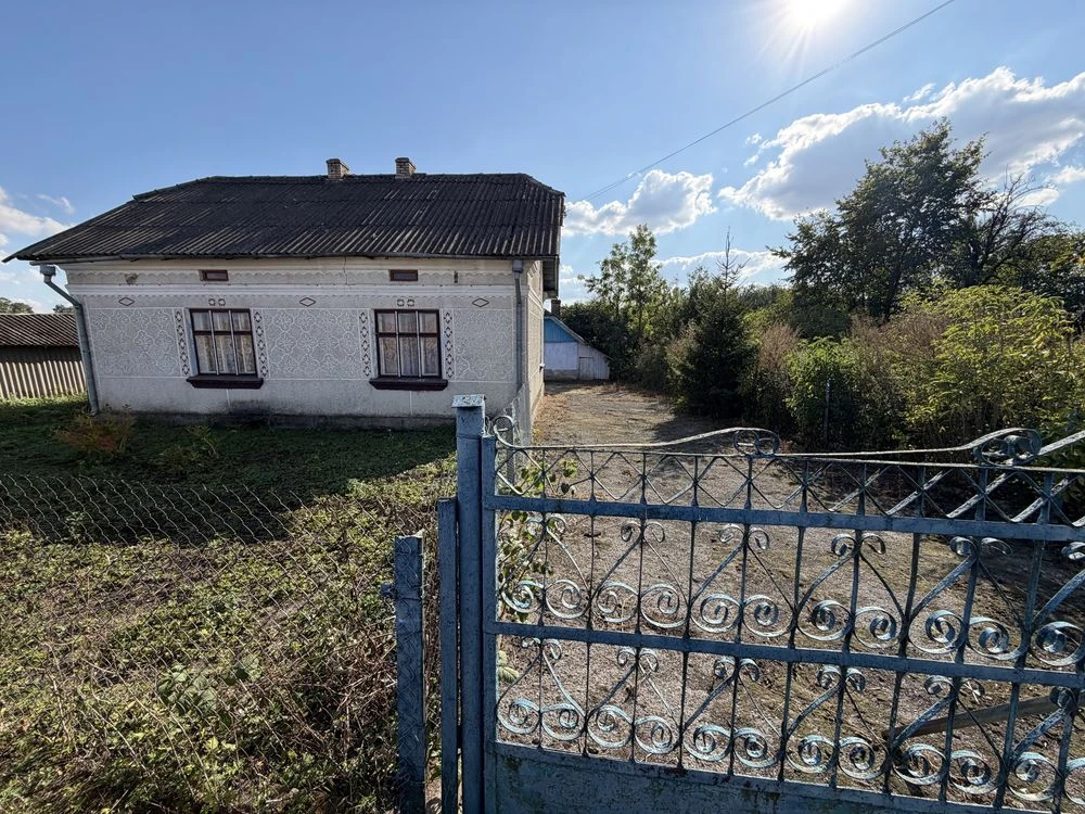 House for Sale in the Village of Marynivka, Ternopil District, 20 km