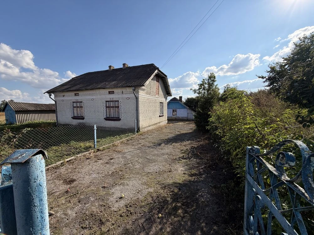 House for Sale in the Village of Marynivka, Ternopil District, 20 km