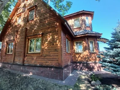 Роскошный дом с камином и садом
