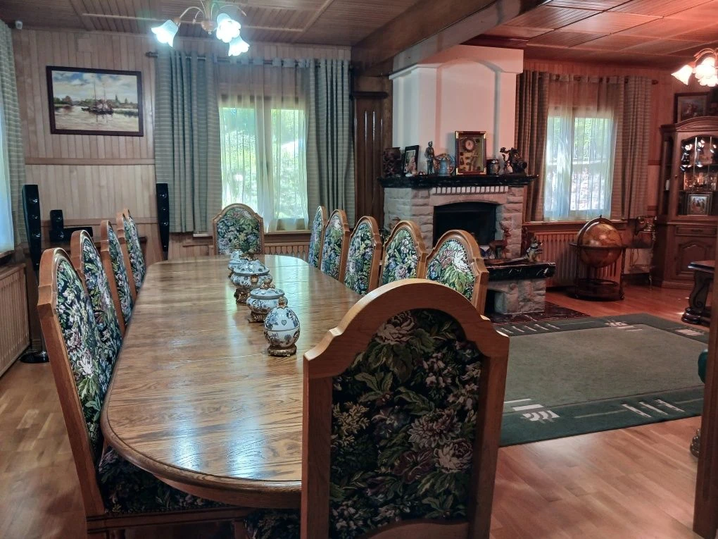 Роскошный дом с камином и садом