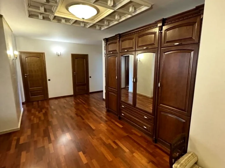 Rent 3-room apartment 134 m² on the 8th floor