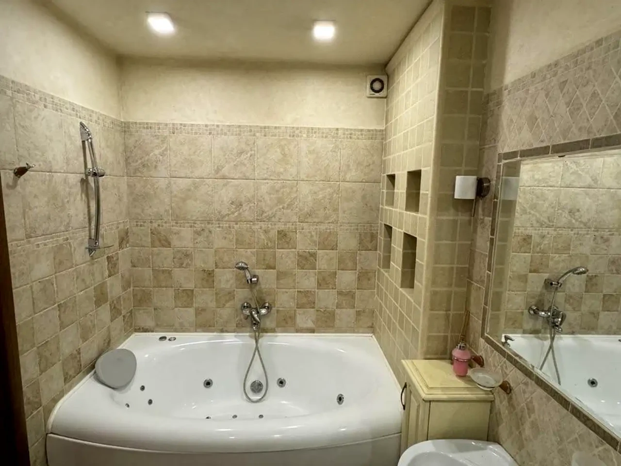Rent 3-room apartment 134 m² on the 8th floor