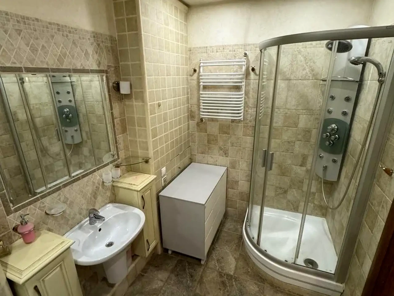 Rent 3-room apartment 134 m² on the 8th floor