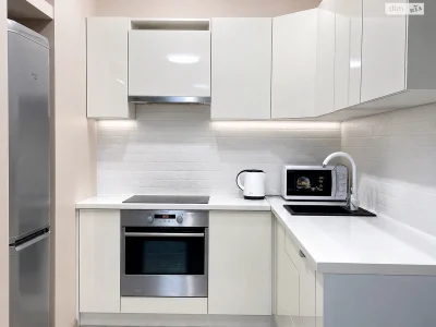 Long-Term Rental Apartment, Poczynki