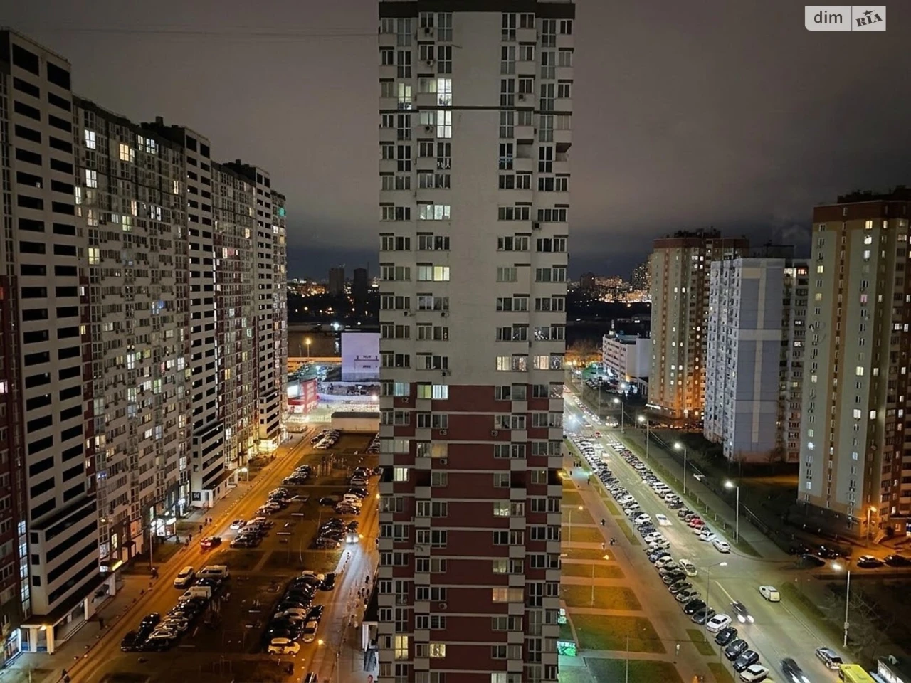 Long-Term Rental Apartment, Poczynki