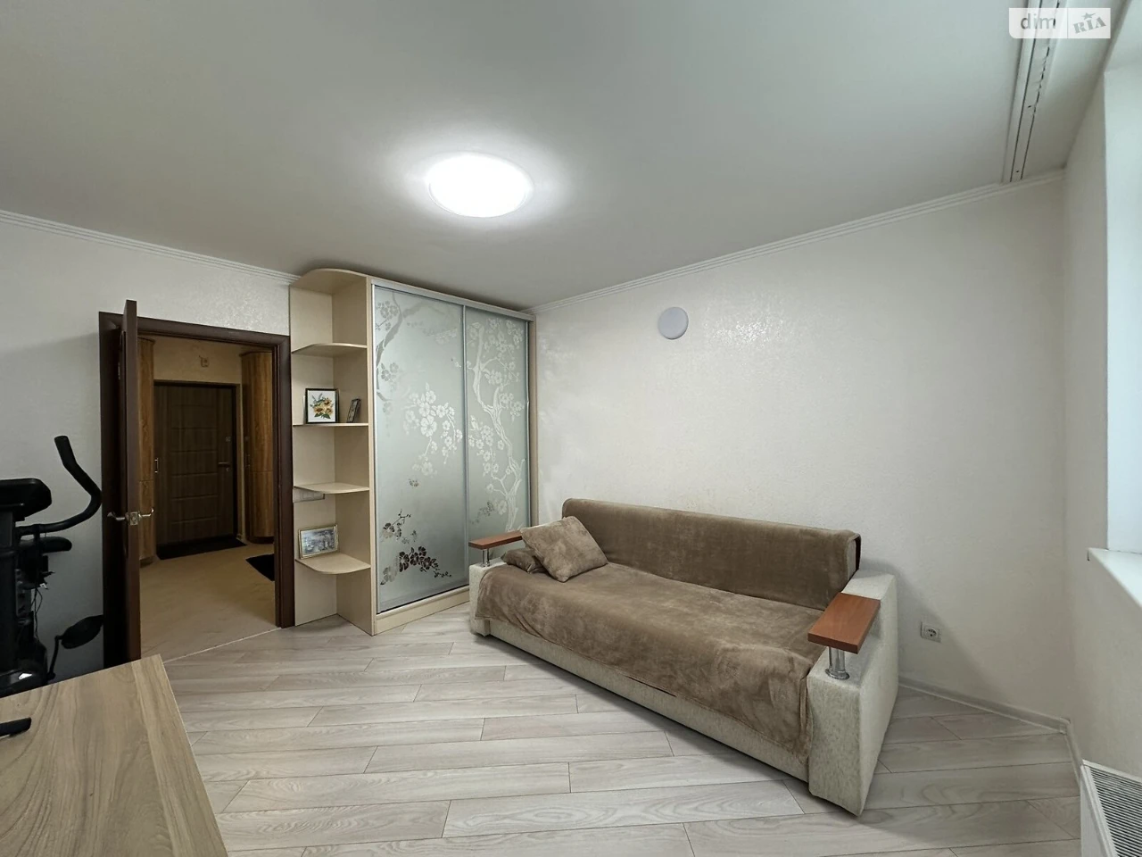 Long-Term Rental Apartment, Pozniaky