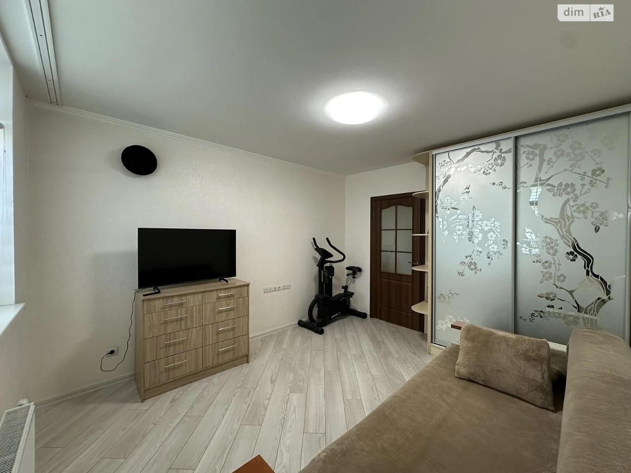 Long-Term Rental Apartment, Pozniaky