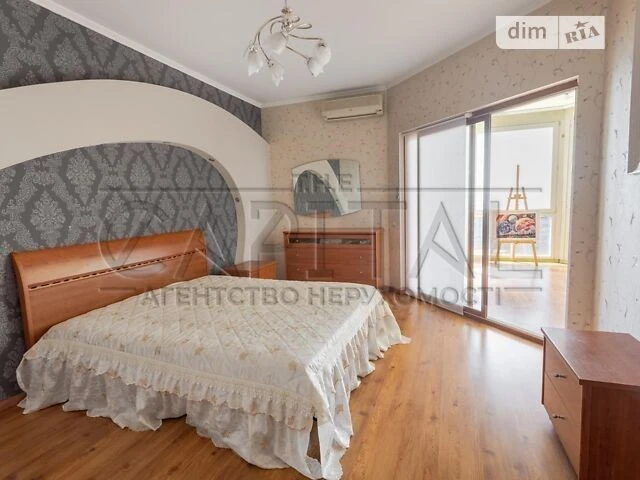 Продаж 3к квартири 115 кв. м на просп. Володимира Івасюка 24