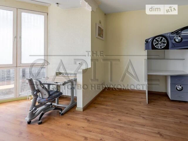 Продаж 3к квартири 115 кв. м на просп. Володимира Івасюка 24