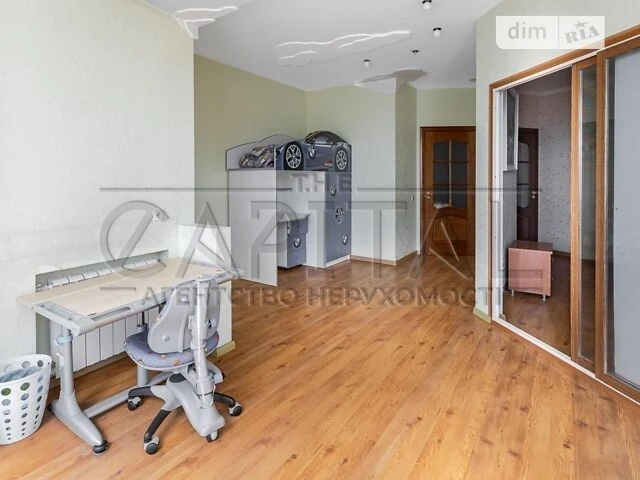 Продаж 3к квартири 115 кв. м на просп. Володимира Івасюка 24