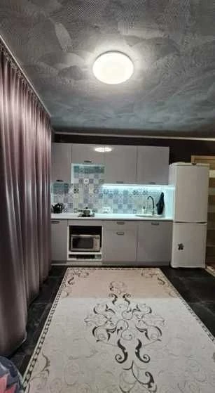 Однокімнатна квартира у добротному цегляному будинку з власн