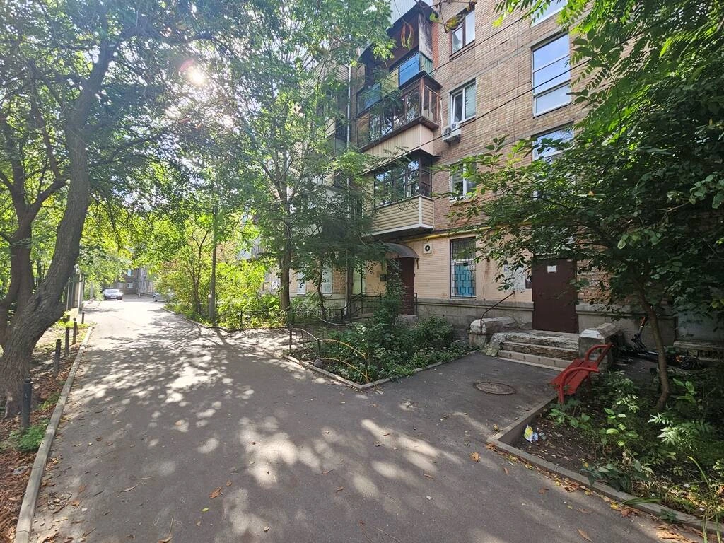 Без комиссии. Продажа 2-комнатной квартиры 45 м². Под капремонт.