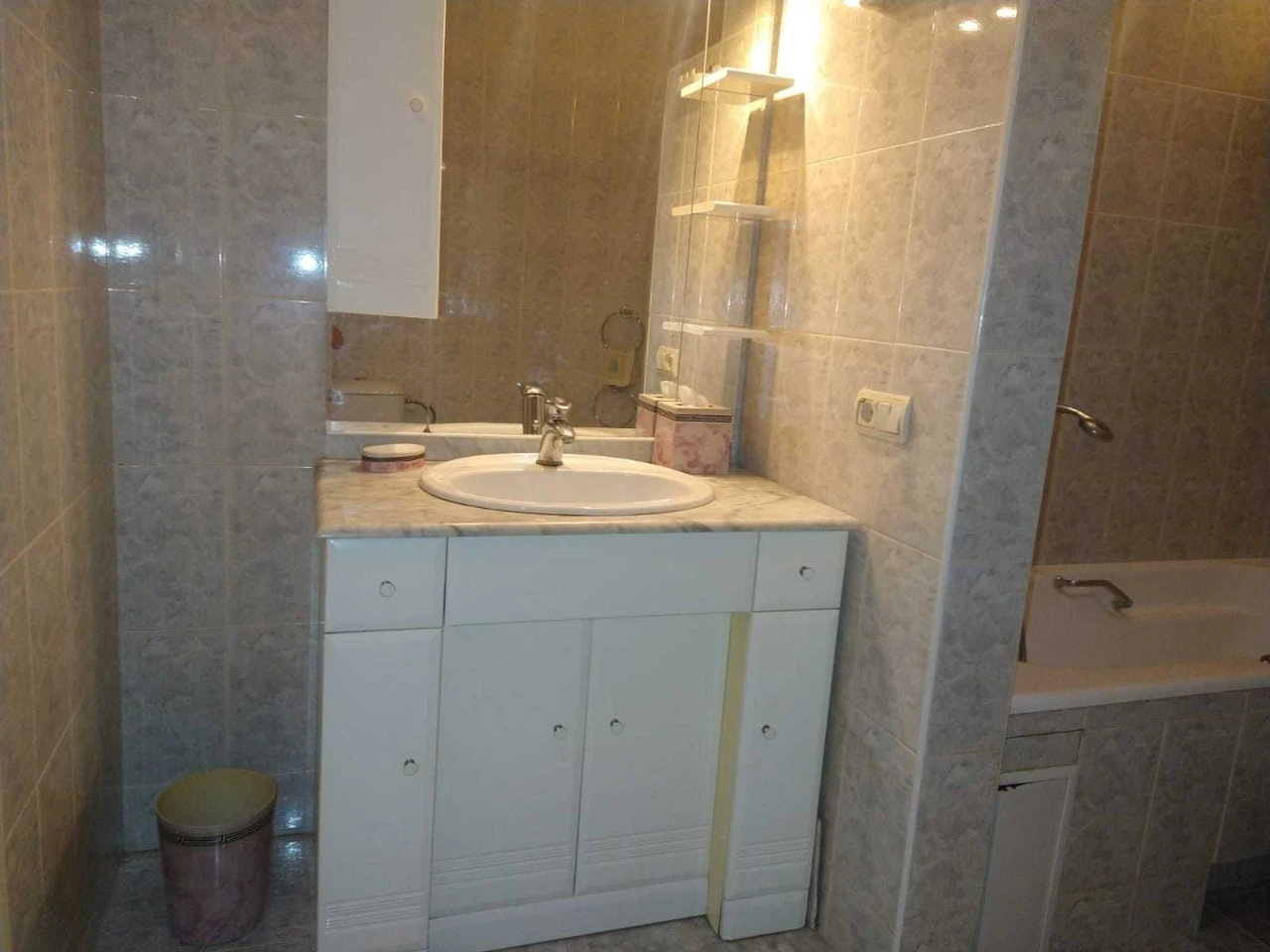 Бажана,30 спецпроэкт. 65м.кв.цегла. без %.