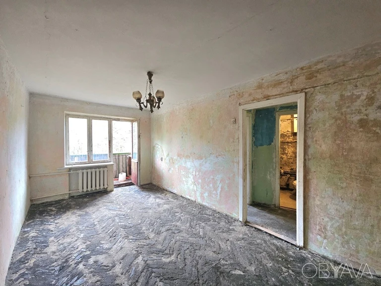 No commission. Sale of a 2-room apartment 45 sq.m. for major renovation.