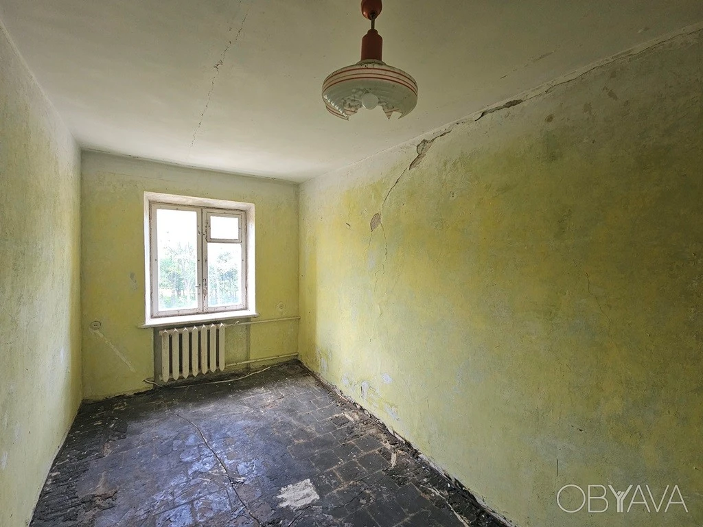 No commission. Sale of a 2-room apartment 45 sq.m. for major renovation.