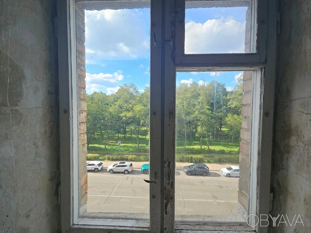 No commission. Sale of a 2-room apartment 45 sq.m. for major renovation.