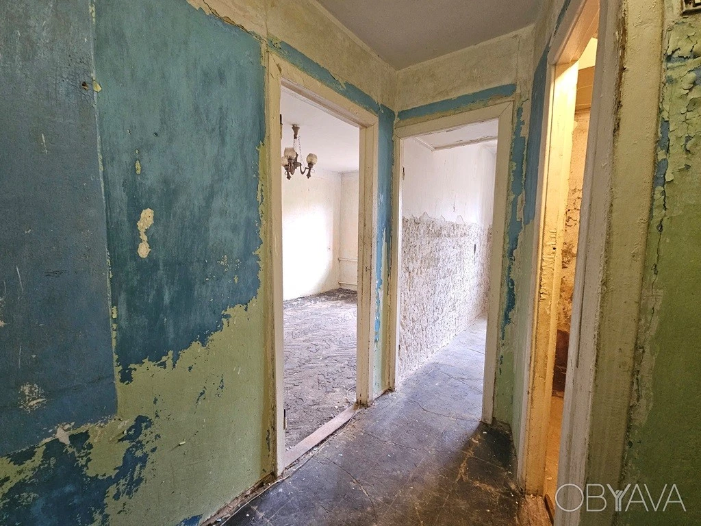 No commission. Sale of a 2-room apartment 45 sq.m. for major renovation.